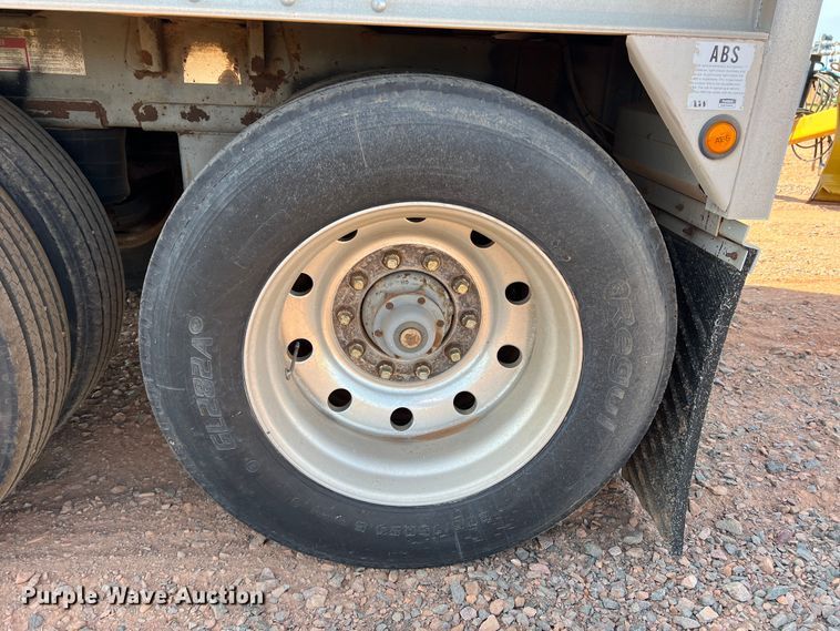 image for item DR5695 2000 Wilson DWH-400  grain trailer