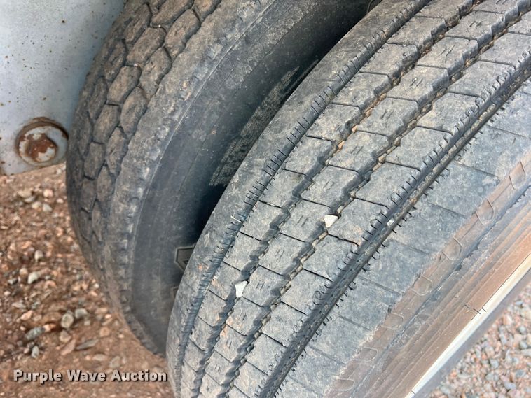 image for item DR5695 2000 Wilson DWH-400  grain trailer