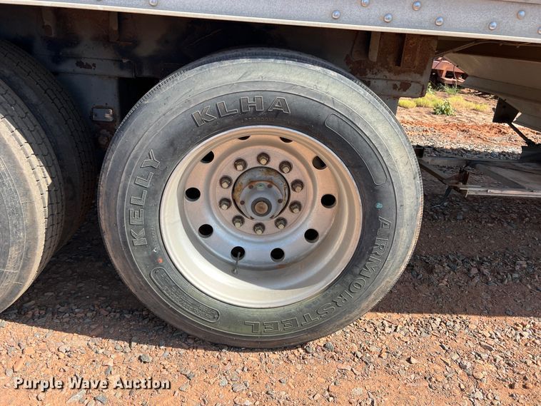 image for item DR5695 2000 Wilson DWH-400  grain trailer