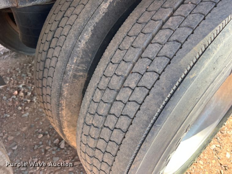 image for item DR5695 2000 Wilson DWH-400  grain trailer