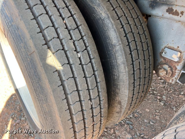 image for item DR5695 2000 Wilson DWH-400  grain trailer