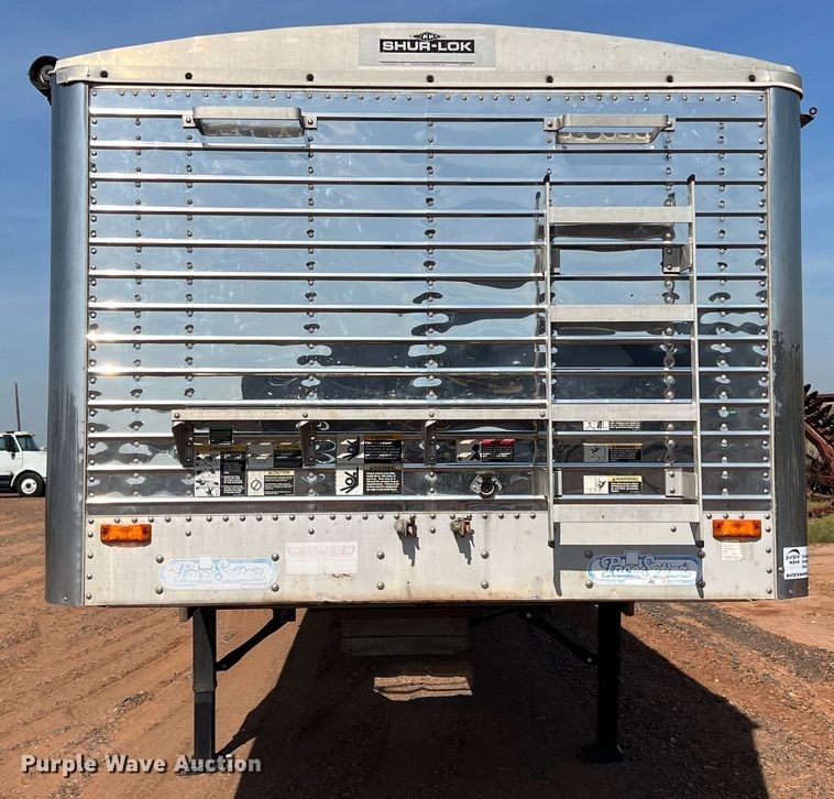 image for item DR5696 1997 Wilson DWH-400B  grain trailer
