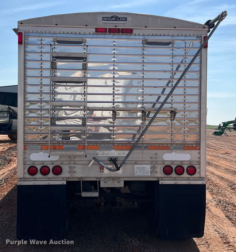 image for item DR5696 1997 Wilson DWH-400B  grain trailer