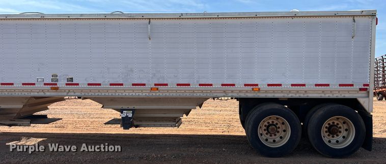 image for item DR5696 1997 Wilson DWH-400B  grain trailer
