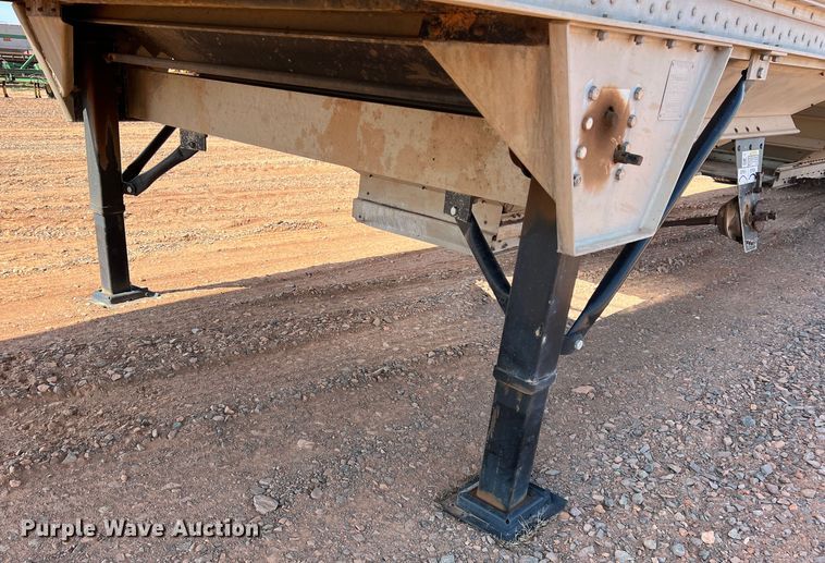 image for item DR5696 1997 Wilson DWH-400B  grain trailer