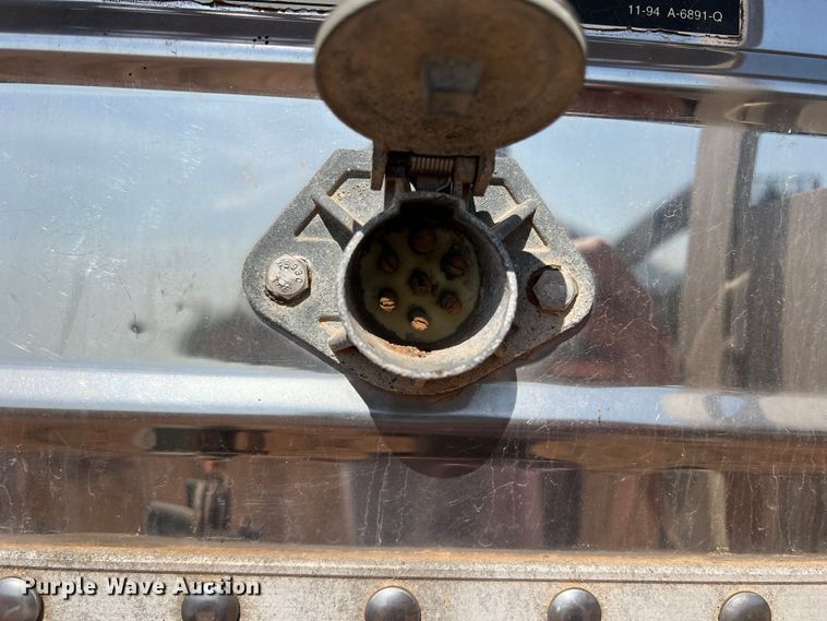 image for item DR5696 1997 Wilson DWH-400B  grain trailer