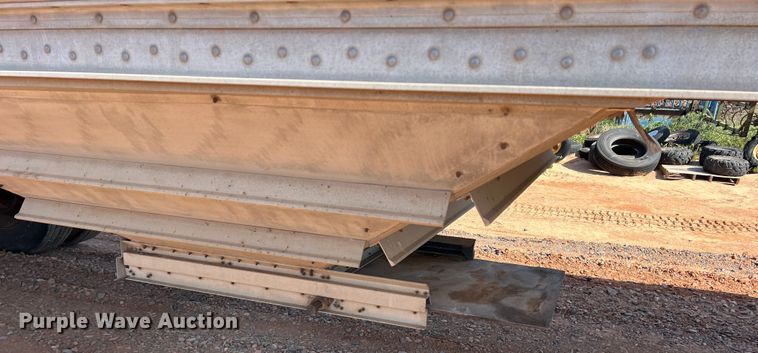 image for item DR5696 1997 Wilson DWH-400B  grain trailer