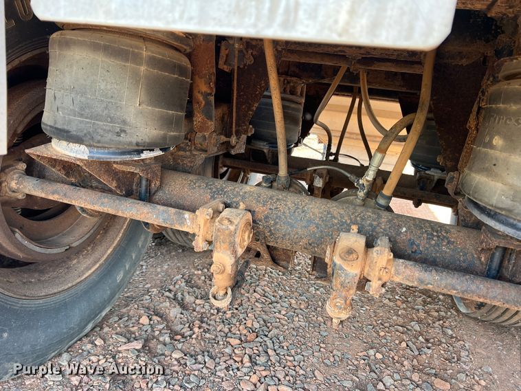 image for item DR5696 1997 Wilson DWH-400B  grain trailer