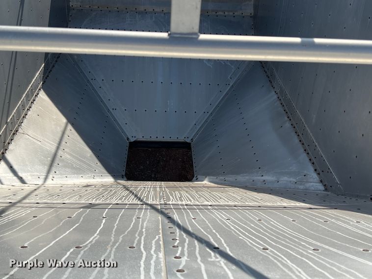 image for item DR5696 1997 Wilson DWH-400B  grain trailer