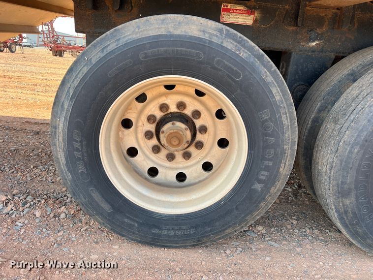 image for item DR5696 1997 Wilson DWH-400B  grain trailer