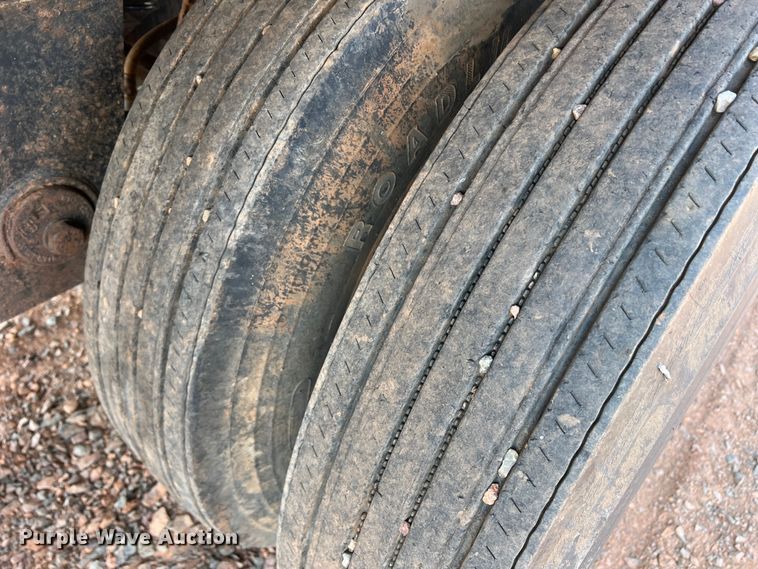 image for item DR5696 1997 Wilson DWH-400B  grain trailer