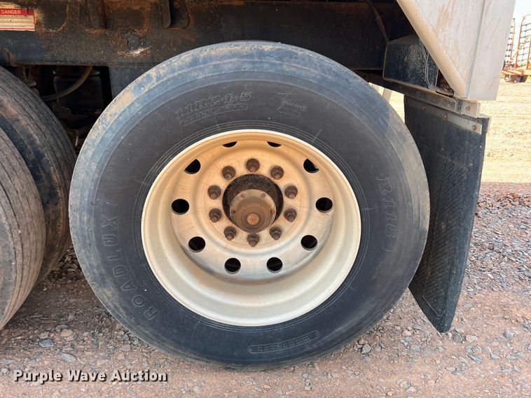 image for item DR5696 1997 Wilson DWH-400B  grain trailer