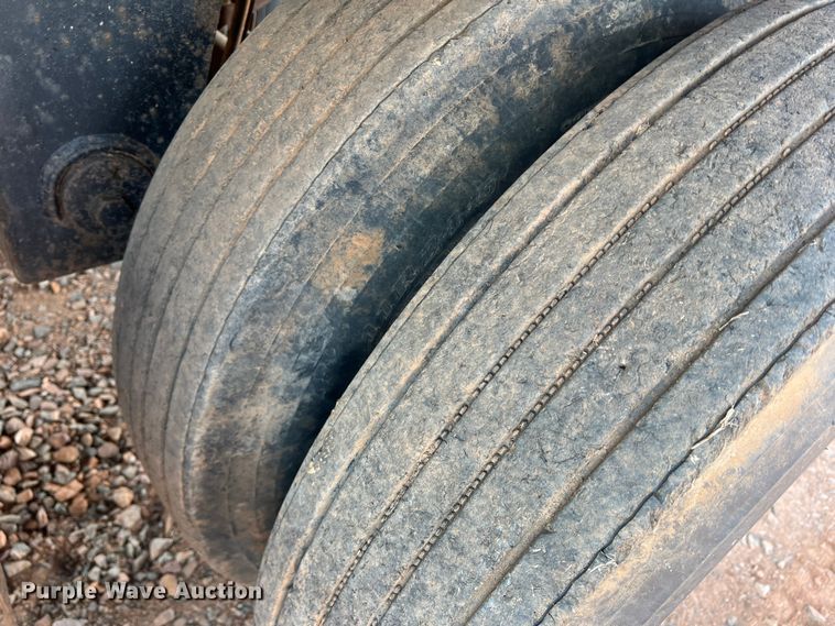 image for item DR5696 1997 Wilson DWH-400B  grain trailer