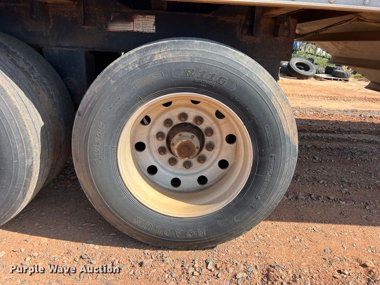 image for item DR5696 1997 Wilson DWH-400B  grain trailer