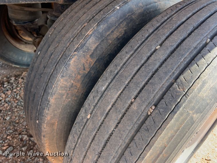 image for item DR5696 1997 Wilson DWH-400B  grain trailer