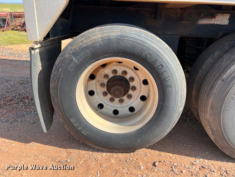 image for item DR5696 1997 Wilson DWH-400B  grain trailer