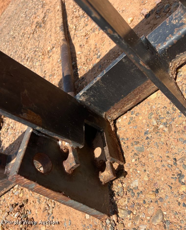 image for item DR5706 40"L bale spear