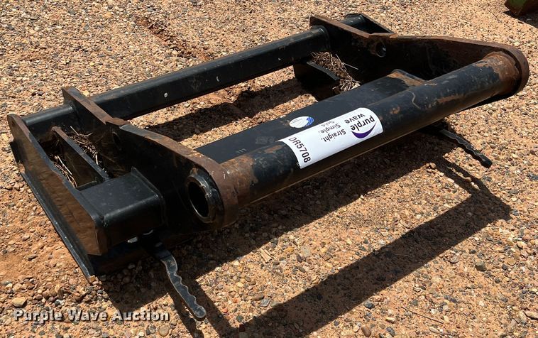 image for item DR5708 Gehl 12836  telehandler to skid steer adapter