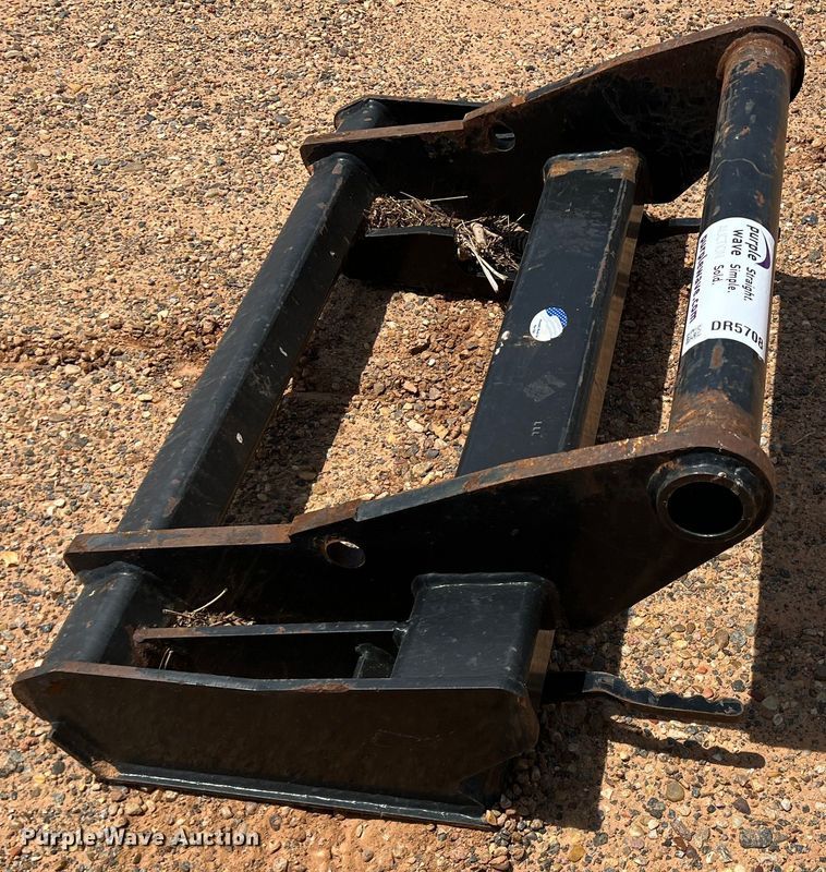 image for item DR5708 Gehl 12836  telehandler to skid steer adapter