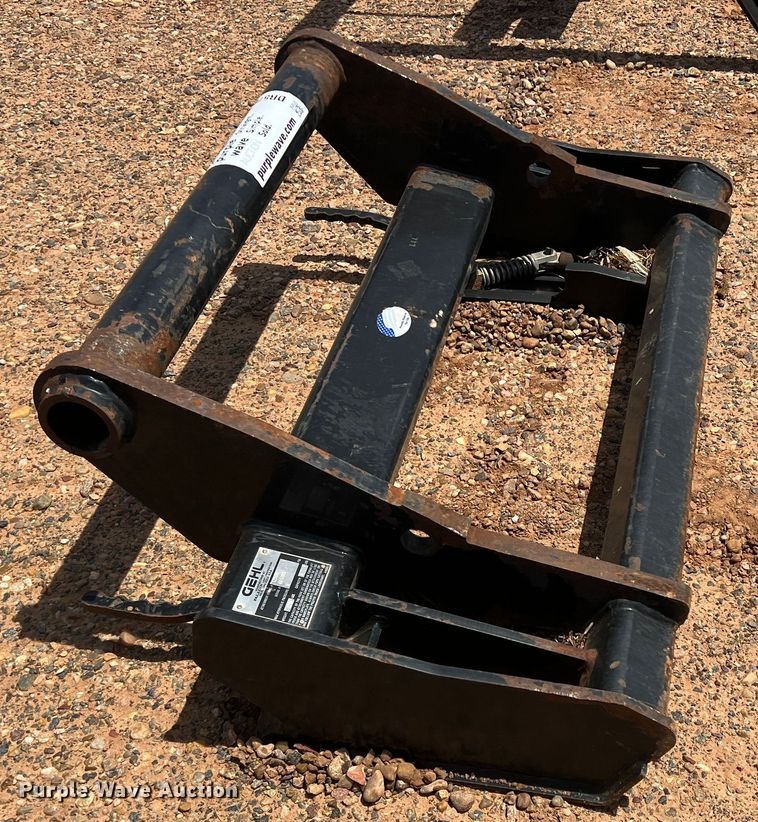 image for item DR5708 Gehl 12836  telehandler to skid steer adapter