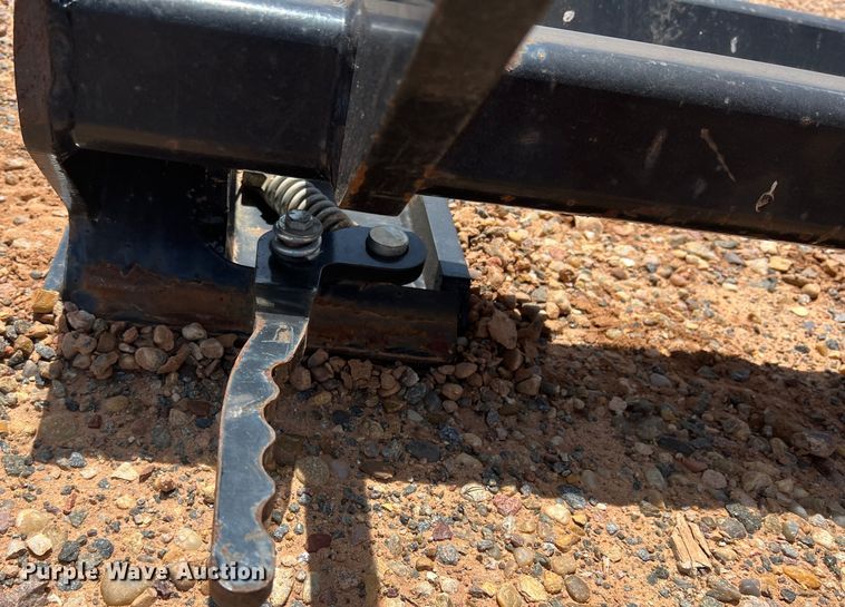 image for item DR5708 Gehl 12836  telehandler to skid steer adapter