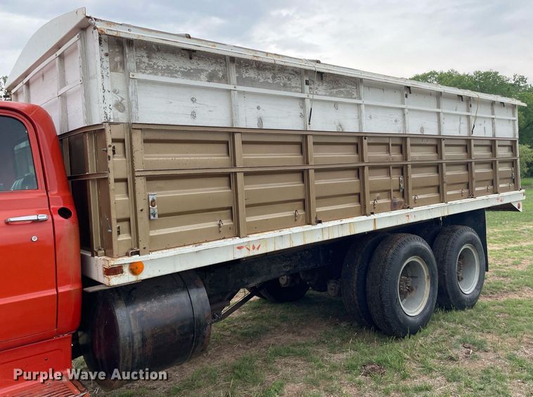 image for item DS7134 1972 Chevrolet C60  grain truck