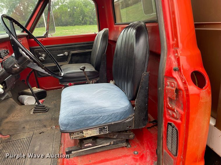 image for item DS7134 1972 Chevrolet C60  grain truck