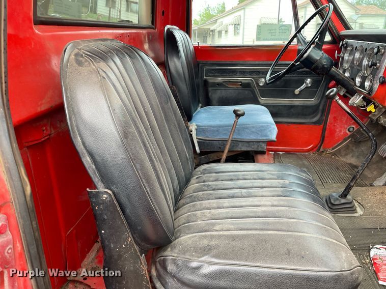 image for item DS7134 1972 Chevrolet C60  grain truck