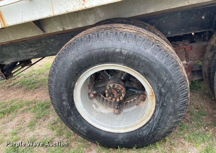 image for item DS7134 1972 Chevrolet C60  grain truck