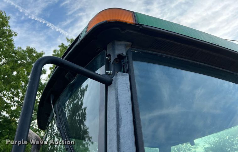 image for item II9034 1998 John Deere 7610  MFWD tractor