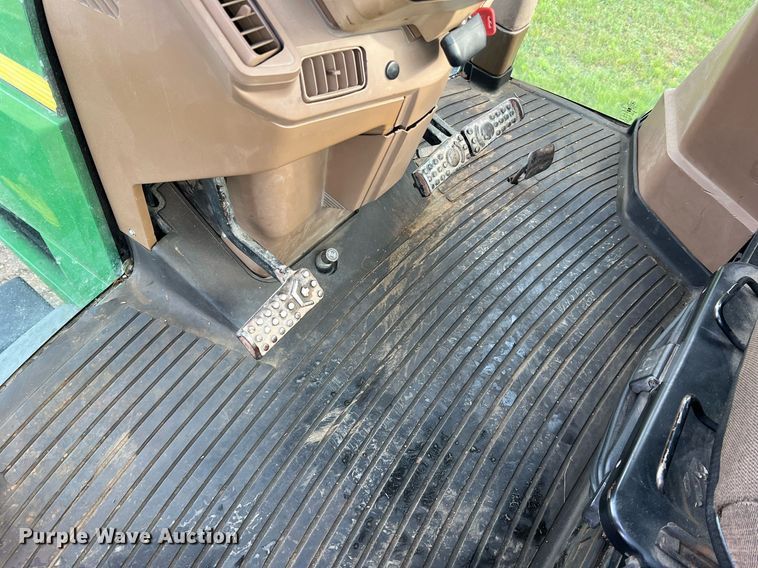 image for item II9034 1998 John Deere 7610  MFWD tractor