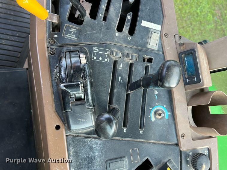 image for item II9034 1998 John Deere 7610  MFWD tractor