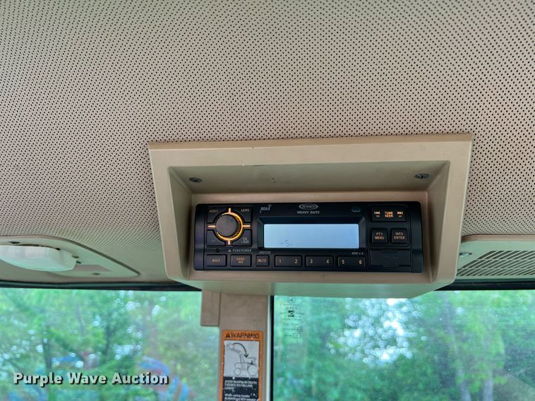 image for item II9034 1998 John Deere 7610  MFWD tractor