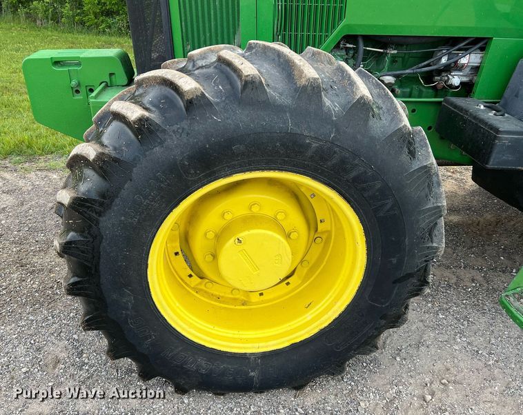 image for item II9034 1998 John Deere 7610  MFWD tractor