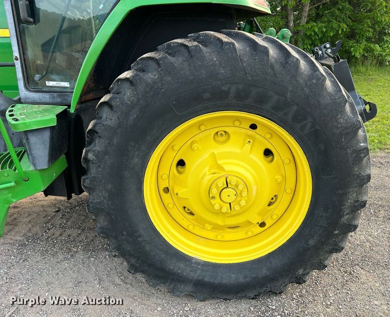 image for item II9034 1998 John Deere 7610  MFWD tractor