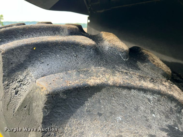 image for item II9034 1998 John Deere 7610  MFWD tractor