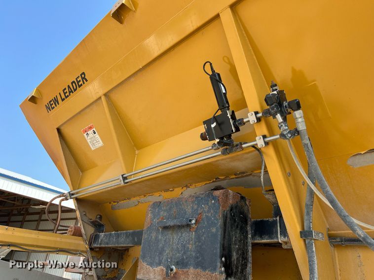 image for item II9110 RoGator RG1100  applicator