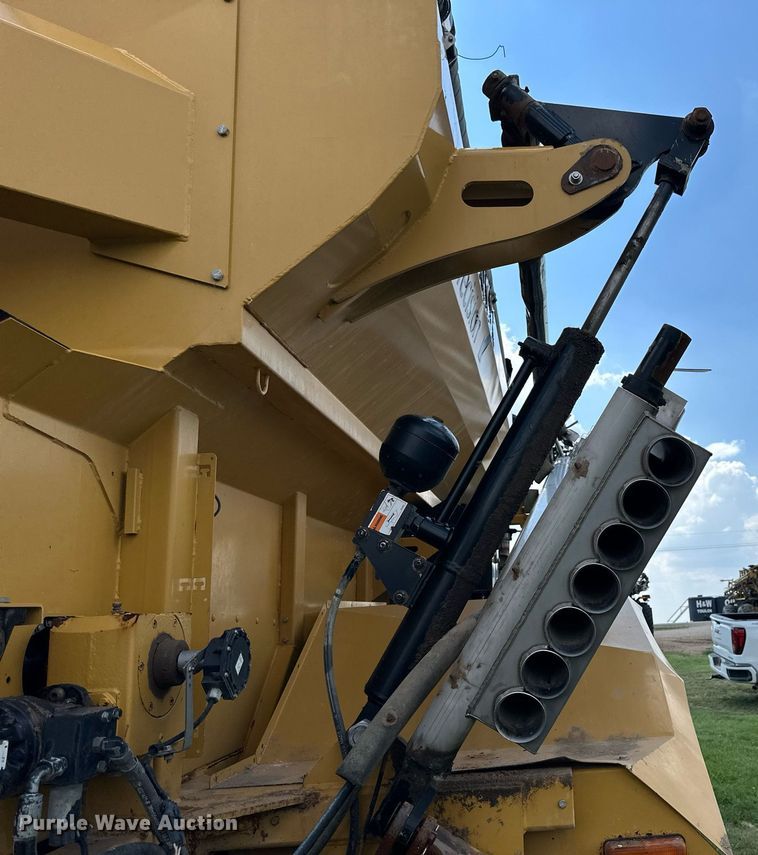 image for item KL9018 2012 TerraGator TG8400  sprayer