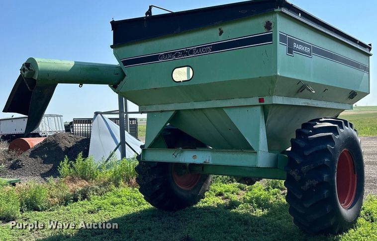image for item KL9031 Parker 450  grain cart