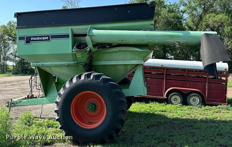 image for item KL9031 Parker 450  grain cart