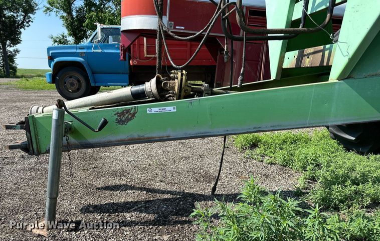 image for item KL9031 Parker 450  grain cart