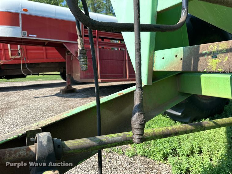 image for item KL9031 Parker 450  grain cart