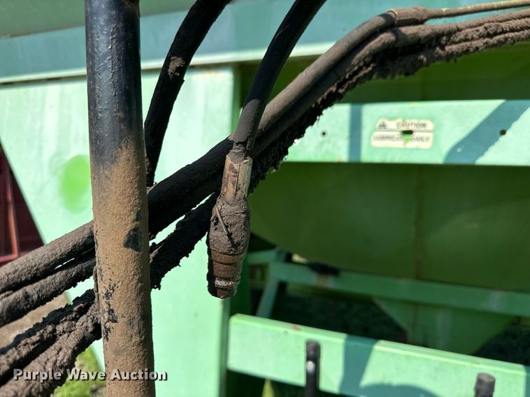 image for item KL9031 Parker 450  grain cart