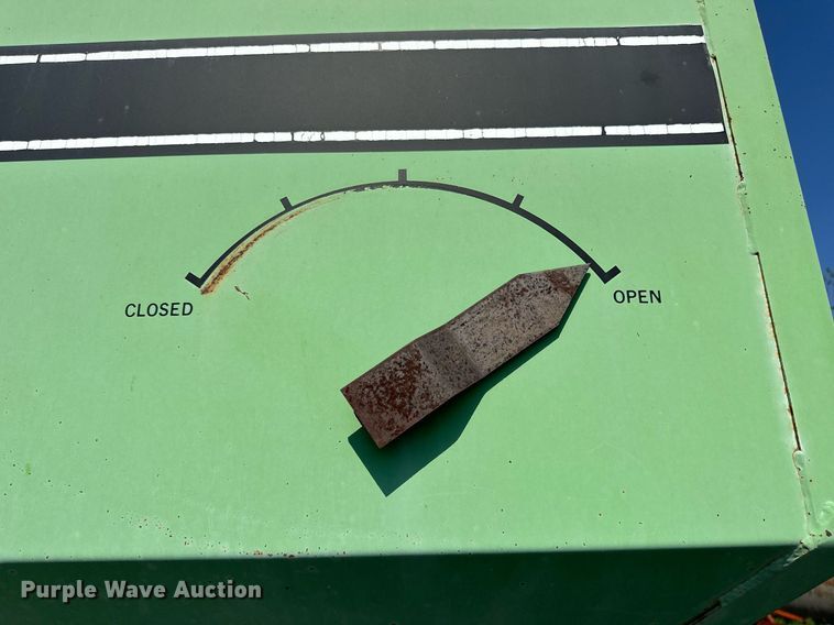 image for item KL9031 Parker 450  grain cart