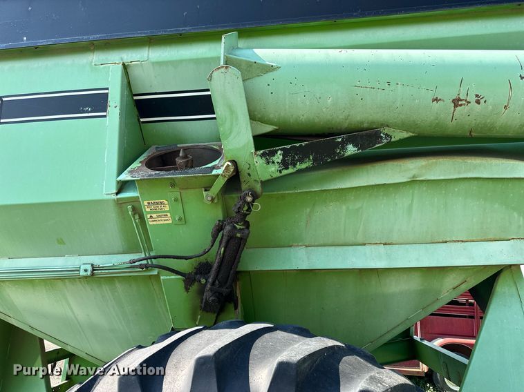 image for item KL9031 Parker 450  grain cart