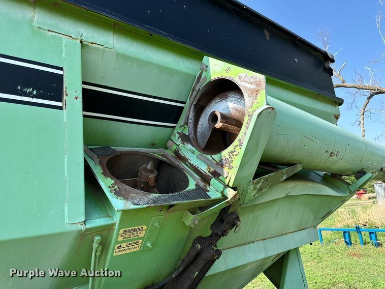 image for item KL9031 Parker 450  grain cart