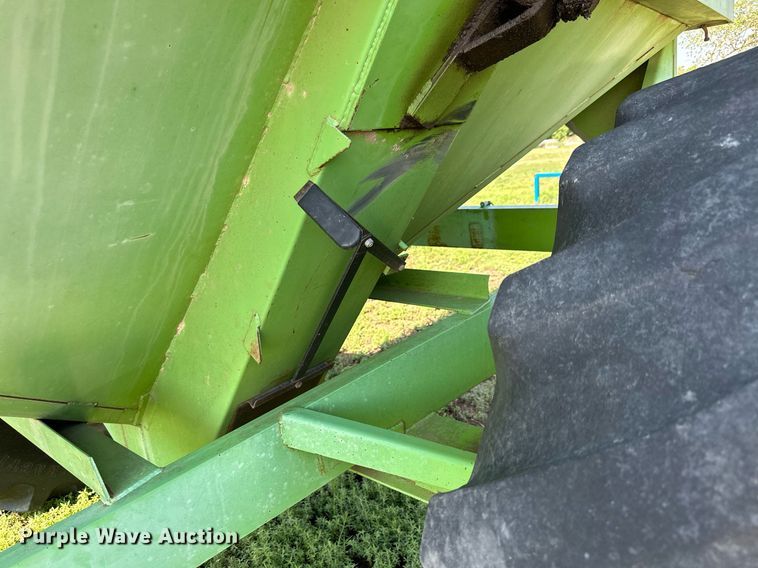 image for item KL9031 Parker 450  grain cart