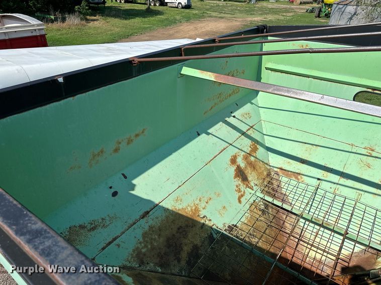 image for item KL9031 Parker 450  grain cart