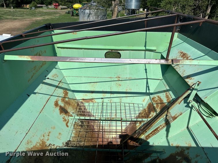 image for item KL9031 Parker 450  grain cart