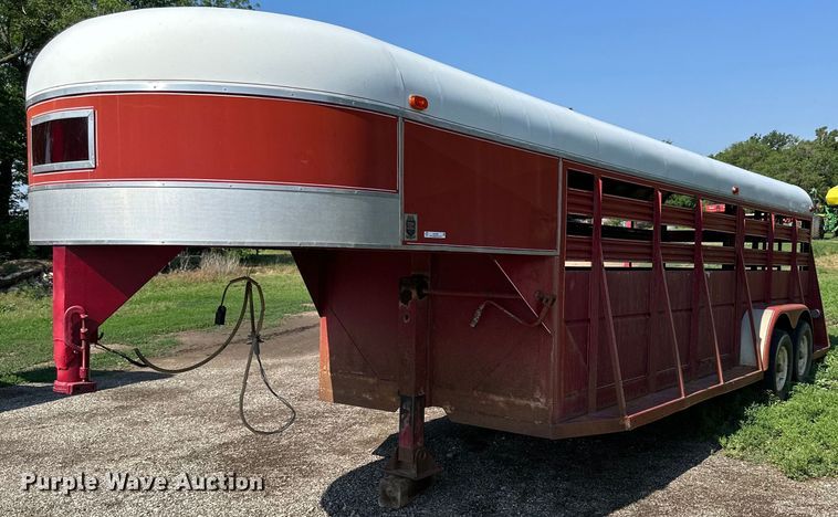 image for item KL9032 1974 Supreme  livestock trailer